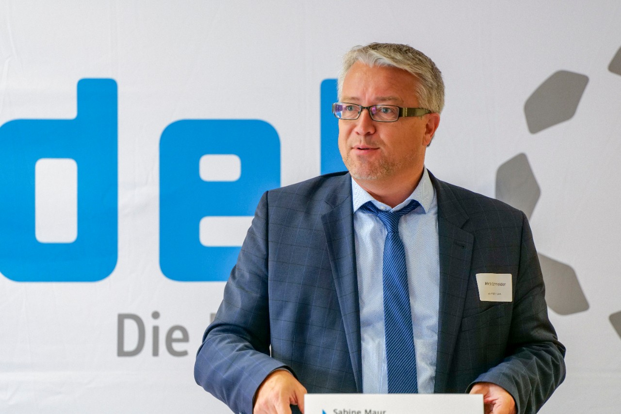 Martin Schneider, Leiter der vdek-Landesvertretung Rheinland-Pfalz moderiert die Veranstaltung