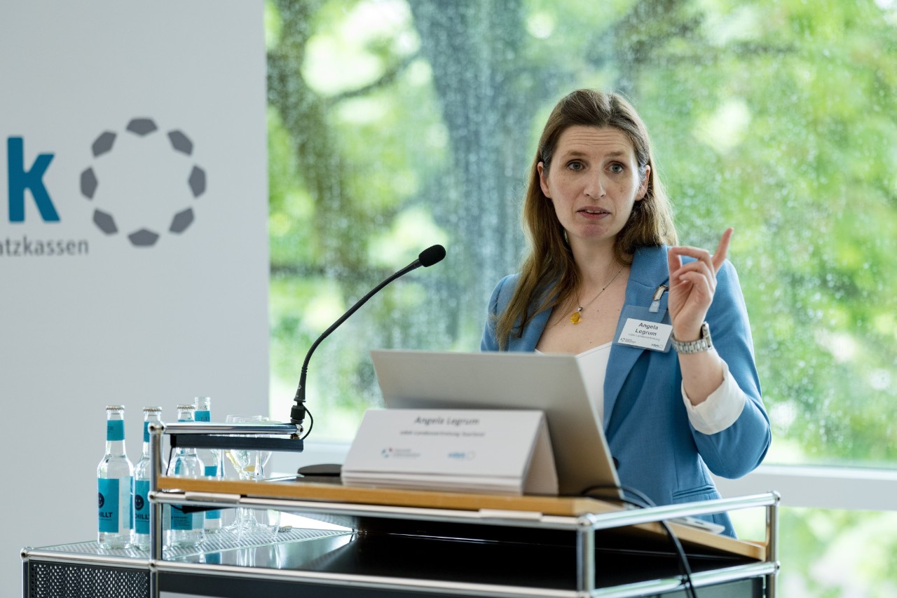 Angela Legrum, Ansprechpartnerin f&uuml;r Pr&auml;vention beim vdek, gibt einen &Uuml;berblick &uuml;ber die Gestaltungsm&ouml;glichkeiten von Politiker:innen