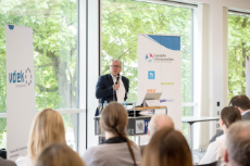 Martin Schneider, moderierte das Parlamentarische Café
