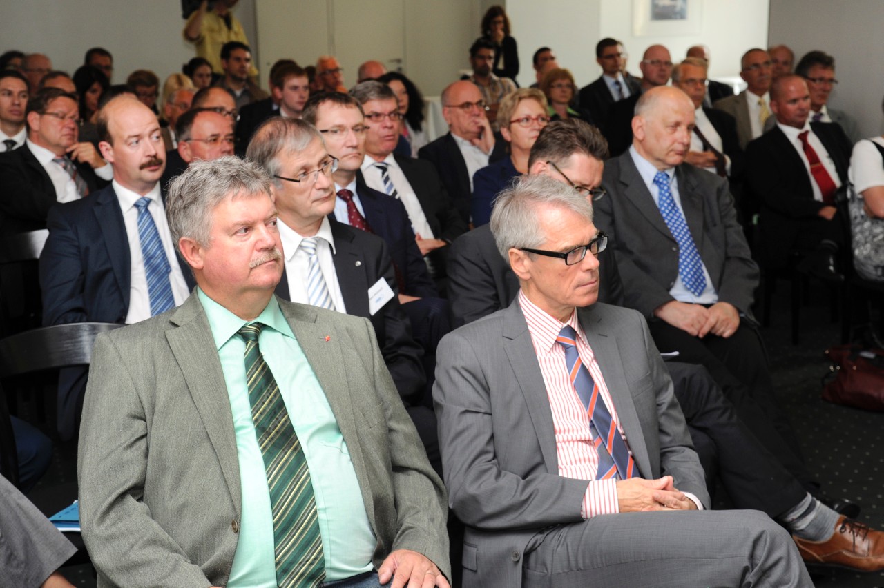 ...vor der Podiumsdiskussion: Eugen Roth (Vorsitzender des DGB Saar) und Dr. Heino Klingen (stv. Hauptgesch&auml;ftsf&uuml;hrer der IHK des Saarlandes)  