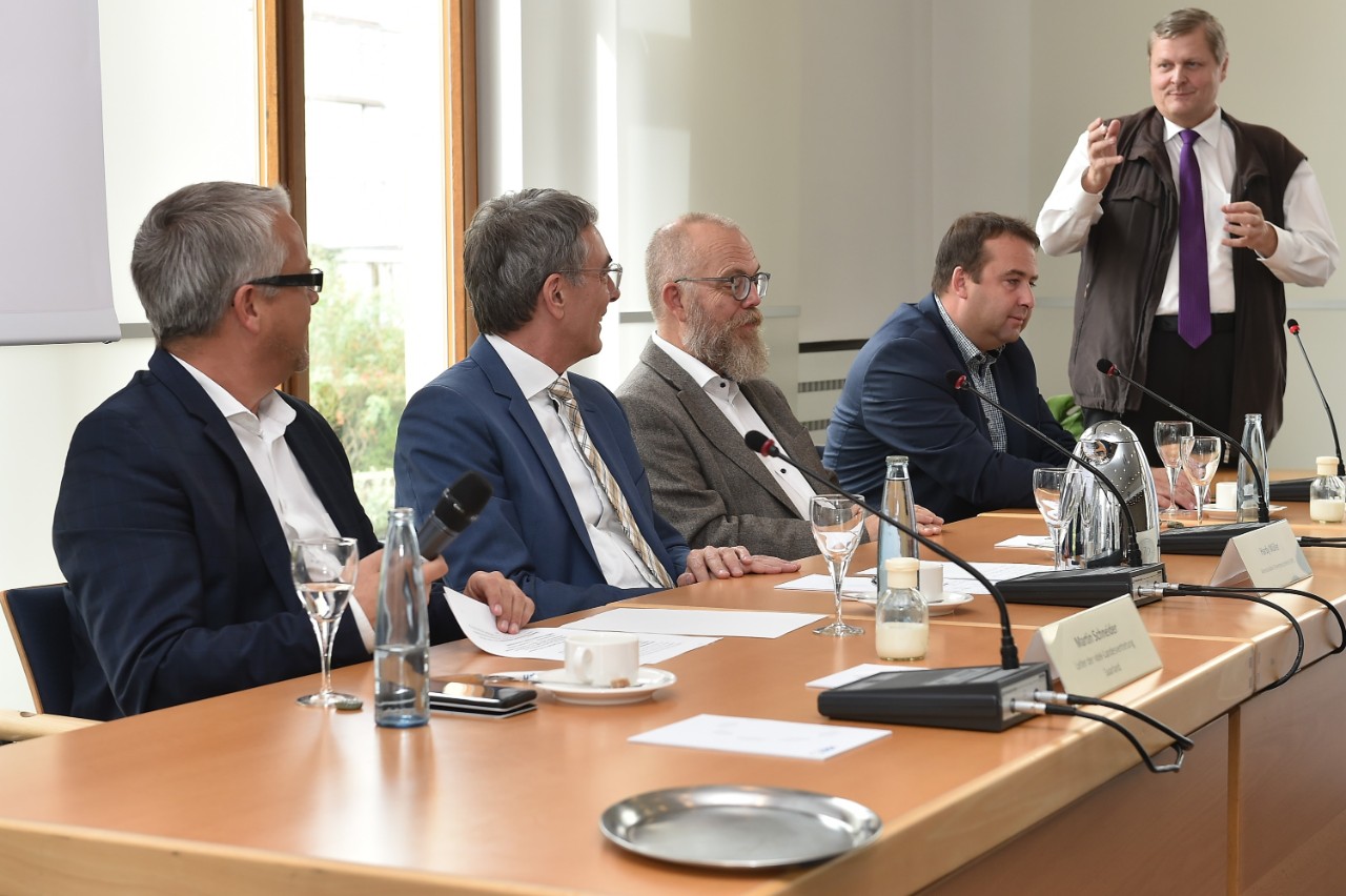 Hermann Scharf, stellv. Vorsitzender des Landtagsausschuss Soziales, Gesundheit, Frauen und Familie, bedankt sich f&uuml;r den konstruktiven Austausch und die konkreten Ankn&uuml;pfungspunkte in der Diskussion