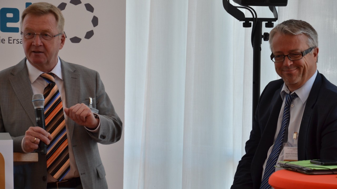 Andreas Westerfellhaus und Martin Schneider im Gespr&auml;ch