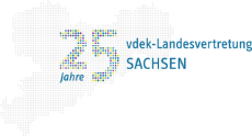 VDEK WBM 25 Jahre, Logo von LV-Jubiläum, Schriftzug 25 Jahre vdek-Landesvertretung Sachsen vor Landkarte von Sachsen.