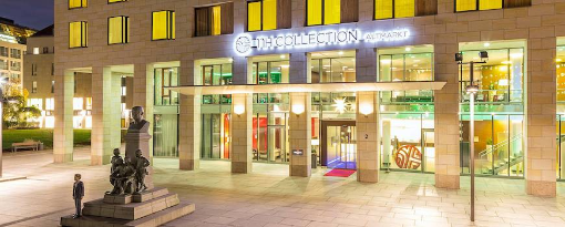 Hotelansicht NH Hotel Dresden Altmarkt bei Nacht