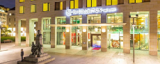 Hotelansicht NH Hotel Dresden Altmarkt bei Nacht