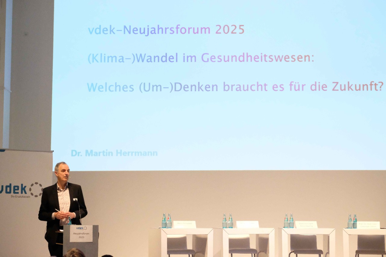 vdek Neujahrsforum Sachsen 2025 Podium Klima Klimawandel Gesundheit Dr. Martin Herrmann KLUG