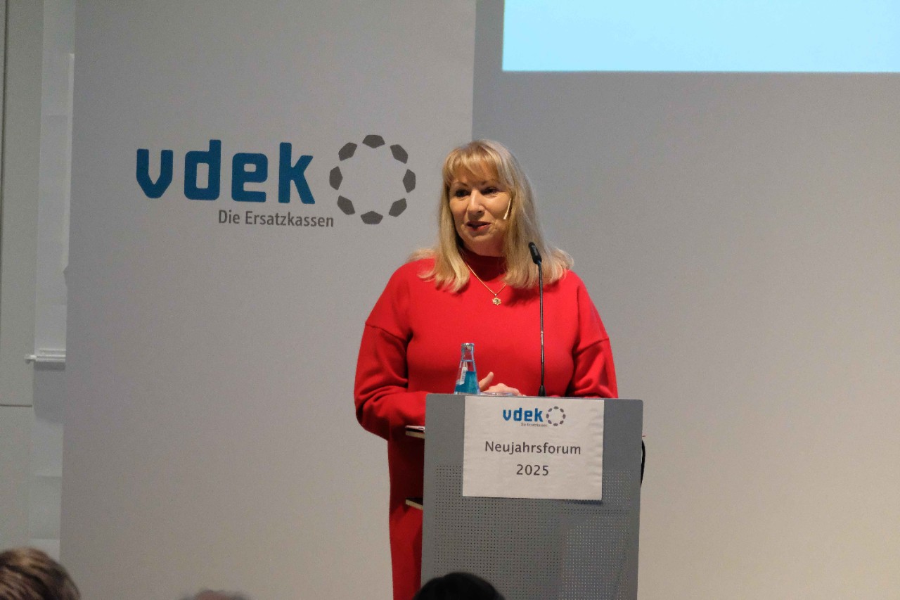 vdek Neujahrsforum Sachsen 2025 Podium Klima Klimawandel Gesundheit Ministerin Petra K&ouml;pping