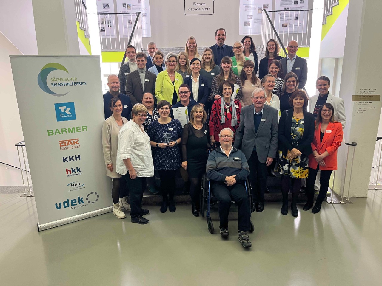 S&auml;chsischer Selbsthilfepreis der Ersatzkassen 2024 Gruppenbild Jury Preistr&auml;ger Laudatoren