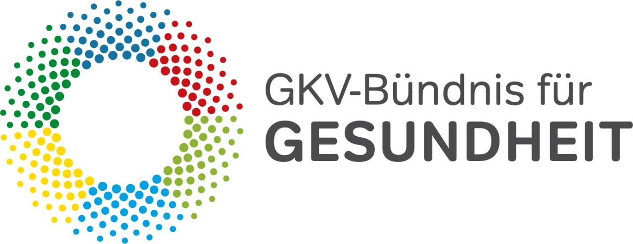 Logo GKV-Bündnis für Gesundheit, Links im Bild ist ein Kreis aus Punkten in sechs Farben (jeweils ein Feld in hellem und dunklem Grün und Blau sowie eines Rot und in Gelb). Schriftzug "GKV-Bündnis für Gesundheit" steht rechts daneben in dunklem Grau.