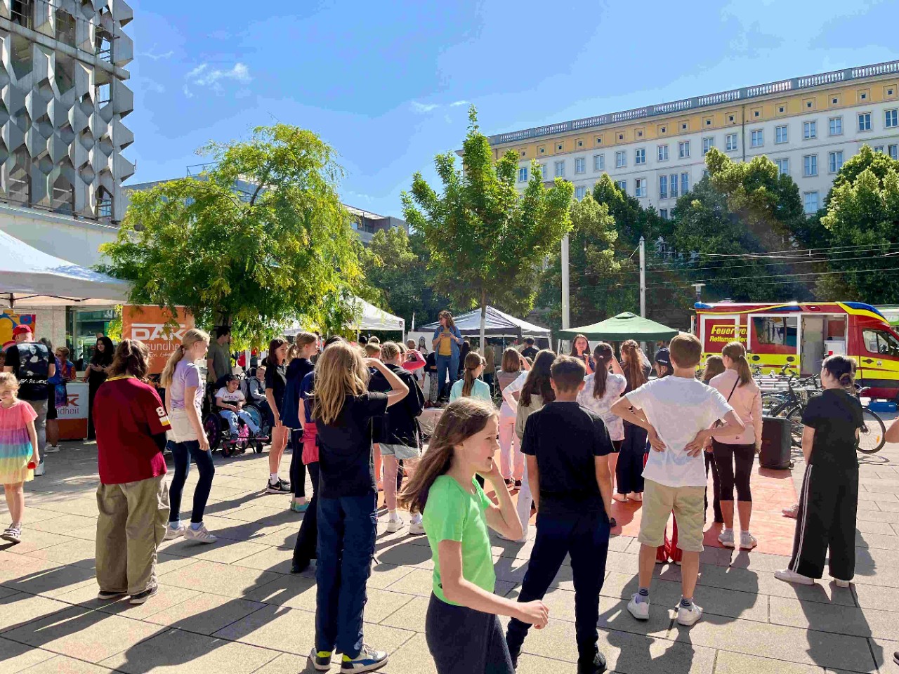 Bei der Zentralveranstaltung in Magdeburg wurden Schulklassen auf unterhaltsame Weise durch einen Breakdance-Workshop f&uuml;r das Thema Herzgesundheit sensibilisiert.