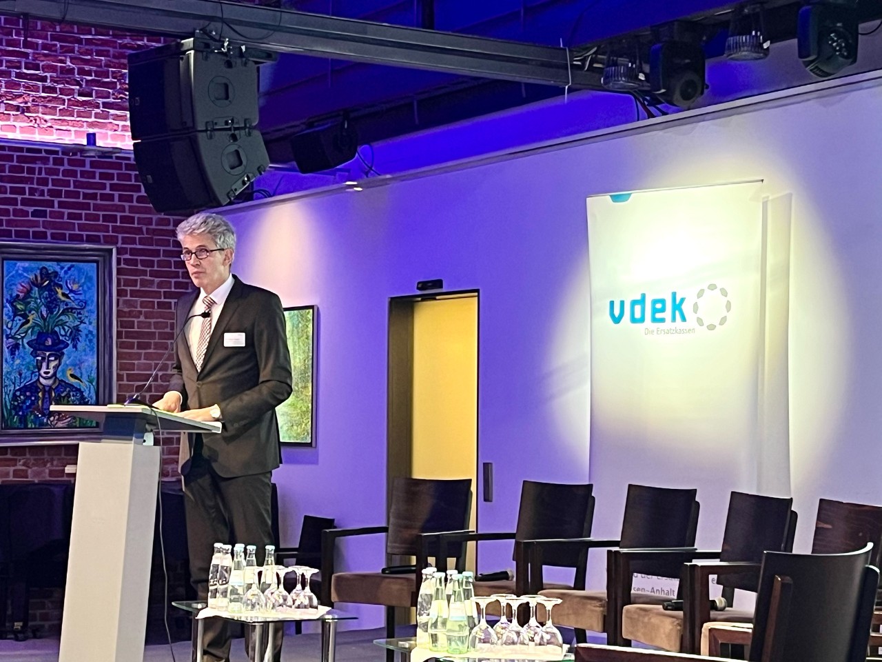 Dr. Klaus Holst, Leiter der vdek-Landesvertretung Sachsen-Anhalt, er&ouml;ffnet die Veranstaltung