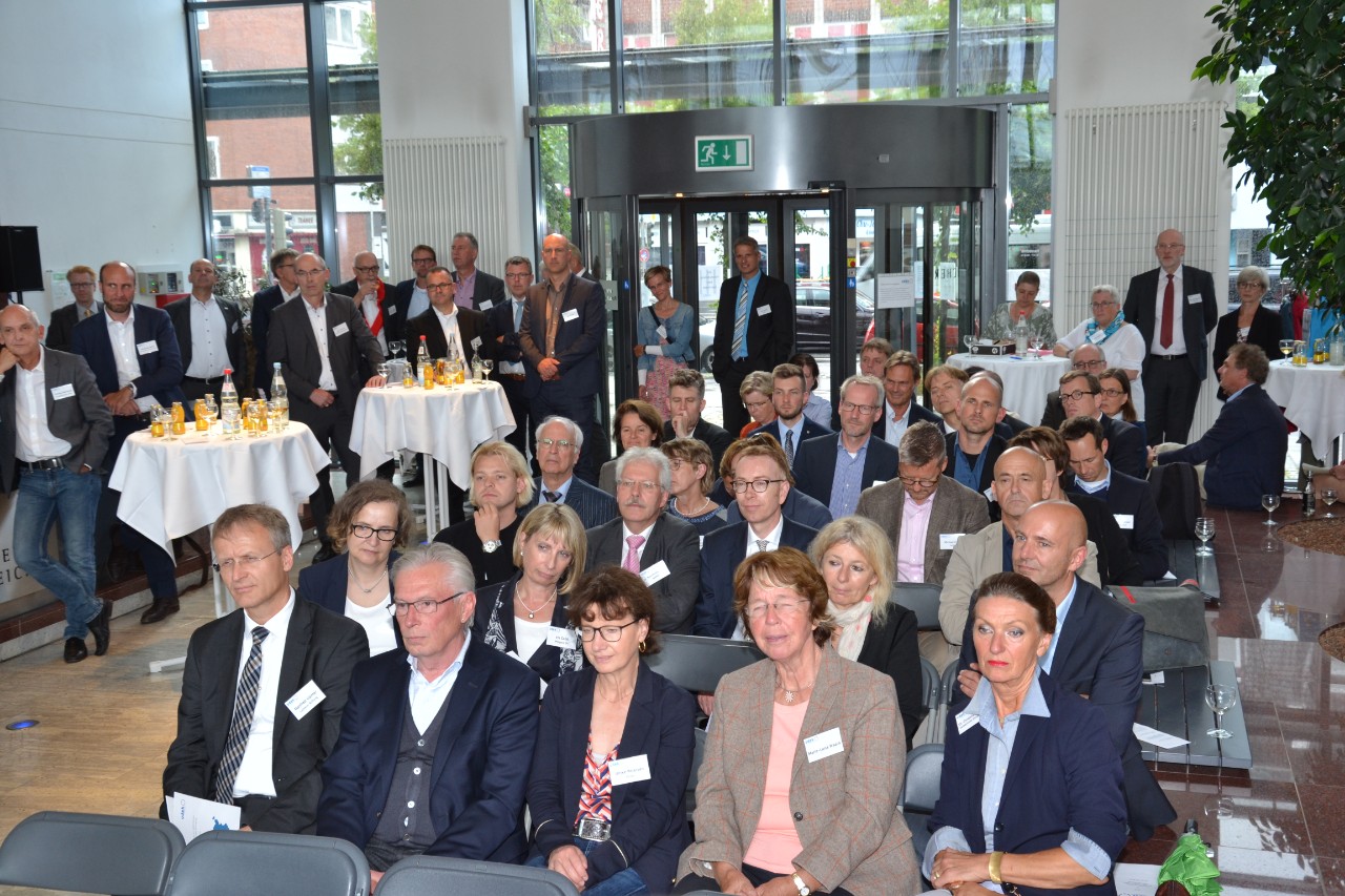 Rund 80 G&auml;ste waren der Einladung der vdek-Landesvertretung gefolgt und in den Sell-Speicher an der Kieler F&ouml;rde gekommen.