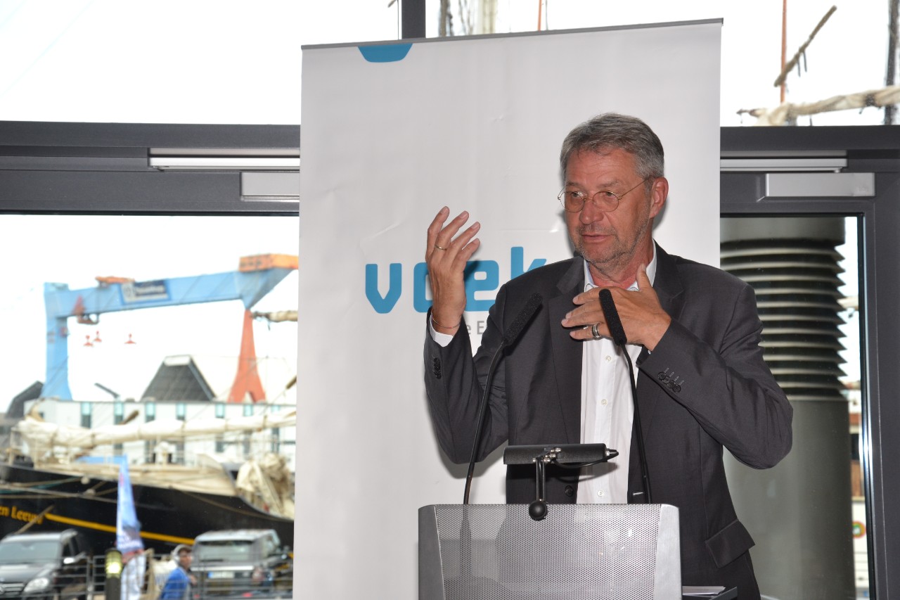 Der Verbandsvorsitzende des vdek, Uwe Klemens, warnte davor, die Mehrkosten f&uuml;r zus&auml;tzliche und besser bezahlte Pflegekr&auml;fte allein auf die Pflegebed&uuml;rftigen abzuw&auml;lzen.