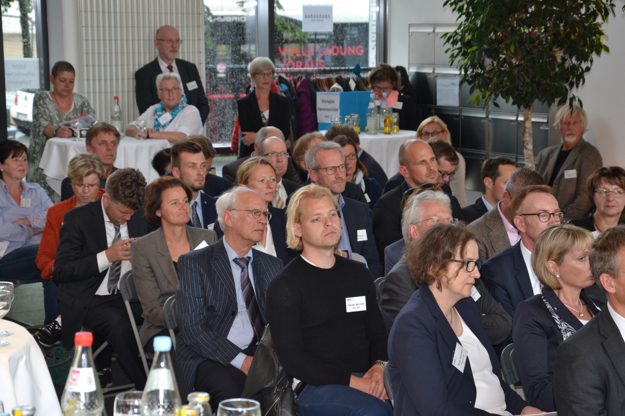 Aufmerksam verfolgte das Fachpublikum die Diskussion &uuml;ber m&ouml;gliche Wege aus der Pflegekrise