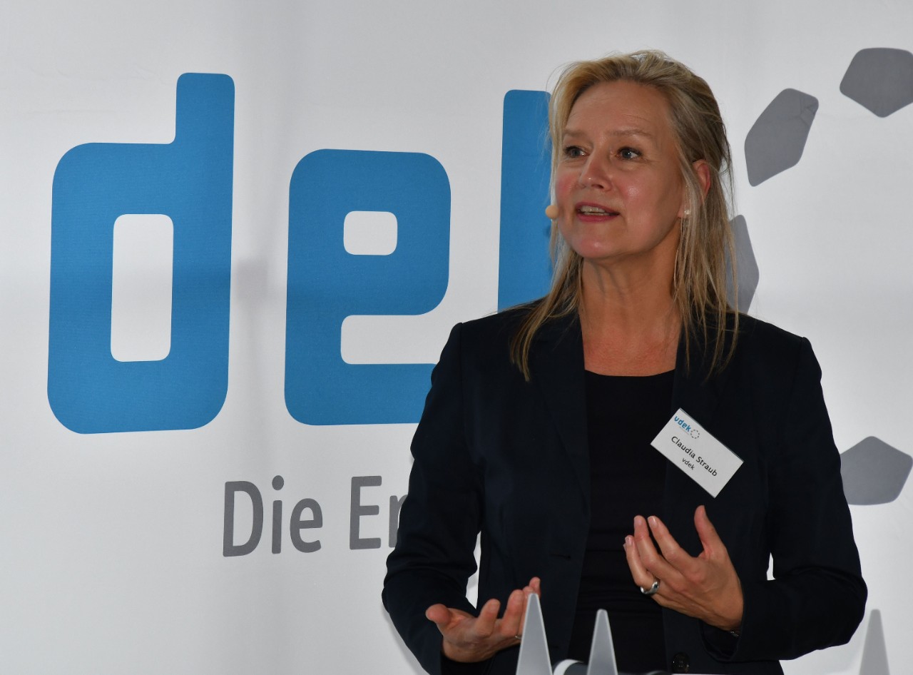 Gastgeberin Claudia Straub, die Leiterin der vdek-Landesvertretung Schleswig-Holstein, forderte, die Arbeitsbedingungen in der Pflege zu verbessern.