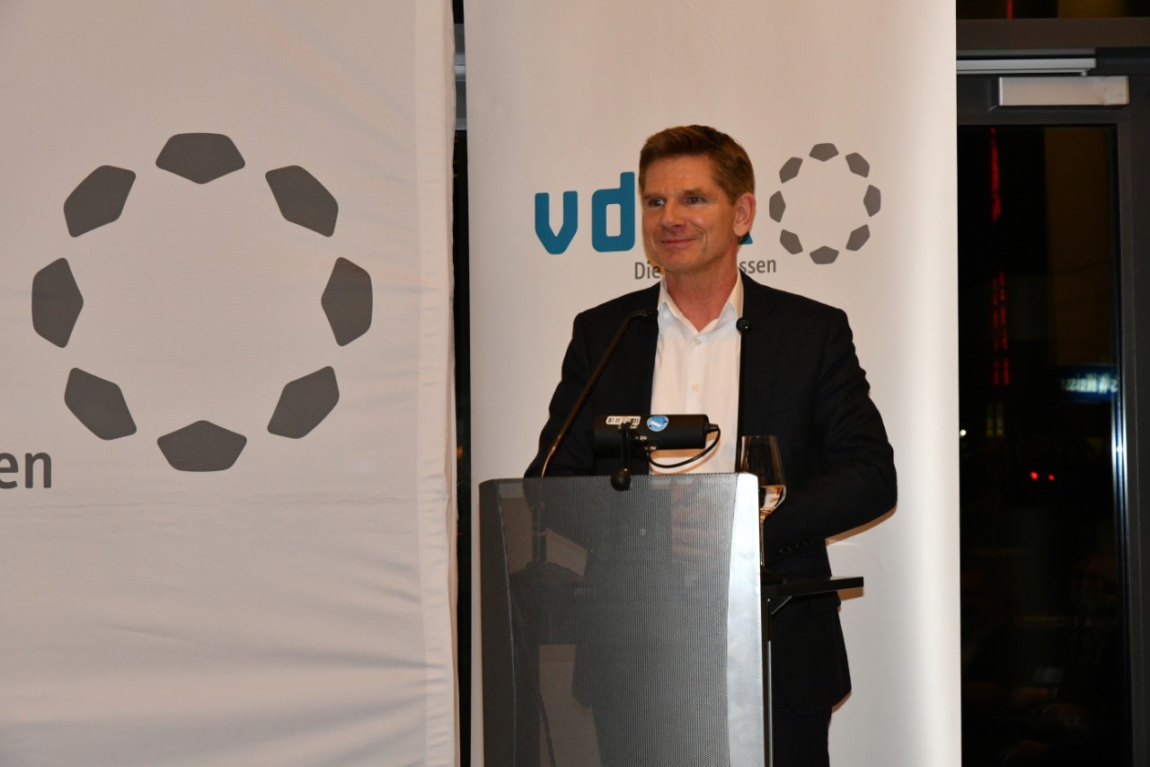 Gesundheitsminister Dr. Heiner Garg pl&auml;dierte f&uuml;r eine Reform des Verg&uuml;tungssystems, um eine fl&auml;chendeckende station&auml;re Versorgung zu erhalten. Er sprach sich daf&uuml;r aus, dass die Kliniken unabh&auml;ngig von ihren Erl&ouml;sen einen Sockelbetrag zur Deckung der Vorhaltekosten bekommen sollen.