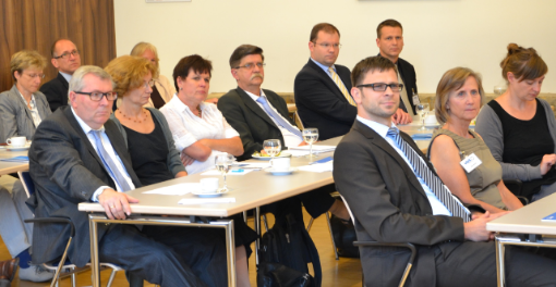 Blick in das sitzende Publikum der Veranstaltung