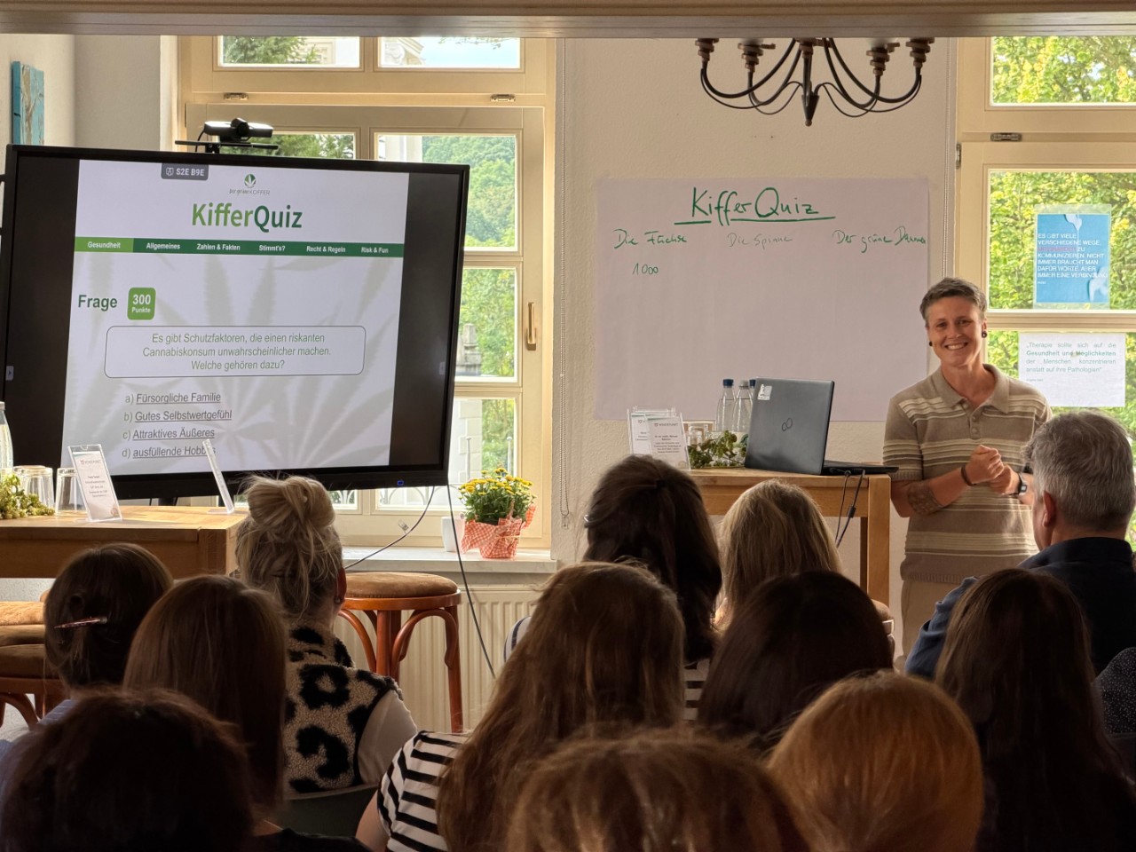 Judith Völlmer vom Wendepunkt e.V. leitet die Webinare