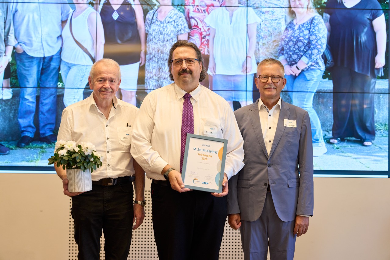Ralf Heimann und Mario Hoepfner von der SHG Adipositas Weimar mit Dr. Hans-J&ouml;rg Bittrich, Pr&auml;sident der Landes&auml;rztekammer Th&uuml;ringen