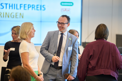 Menschen unterhalten sich