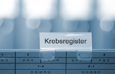 Aktenordner mit Beschriftung Krebsregister