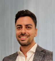 Portrait: Ruzbeh H. | Landesvertretung Hamburg | Referat Pflege