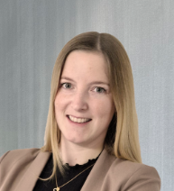 Portrait: Jill S. | Landesvertretung Baden-Württemberg | Referat Politik und Kommunikation