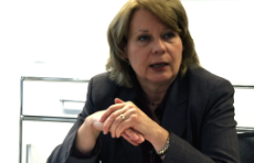 Foto von Cornelia Prüfer-Storcks, Senatorin für Gesundheit und Verbraucherschutz in Hamburg, im Interview mit ersatzkasse magazin.