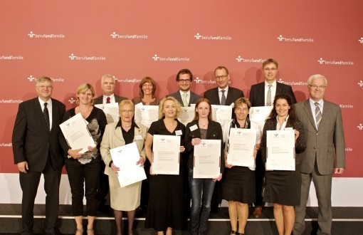 Michaela Gottfried (links), Abteilungsleiterin Kommunikation beim vdek, Peter Hintze (links), Parlamentarischer Staatssekretär beim Bundesminister für Wirtschaft und Technologie, und Dr. Hermann Kues (rechts), Parlamentarischer Staatssekretär bei der Bundesministerin für Familie, Senioren, Frauen und Jugend