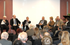 Foto vom Zukunftsforum: Podiumsdiskussion zur Entwicklung der Versorgung. Abgebildet sind: Heinz Lanfermann, Jens Spahn, Prof. Dr. Jürgen Windeler, Steffen-Claudio Lemme, Dr. Martina Bunge, Dr. Harald Terpe, Prof. Dr. Georg Marckmann