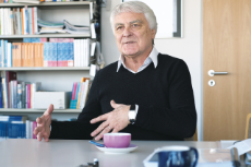 Prof. Gerd Glaeske, Zentrum für Sozialpolitik, Universität Bremen,  im Interview.