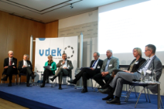 Blick auf die Podiumsteilnehmer des vdek Zukunftsforums 2014