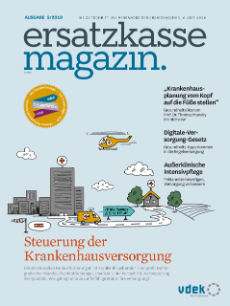 Titelblatt ersatzkasse magazin. 5/2019: Thema Krankenhausversorgung, Grafik Krankenransporte in städtischen und ländlichen Gebieten
