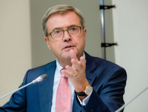 Porträtfoto von Dr.  Wolfgang Eßer, Vorstandsvorsitzender der Kassenzahnärztlichen Bundesvereinigung (KZBV)