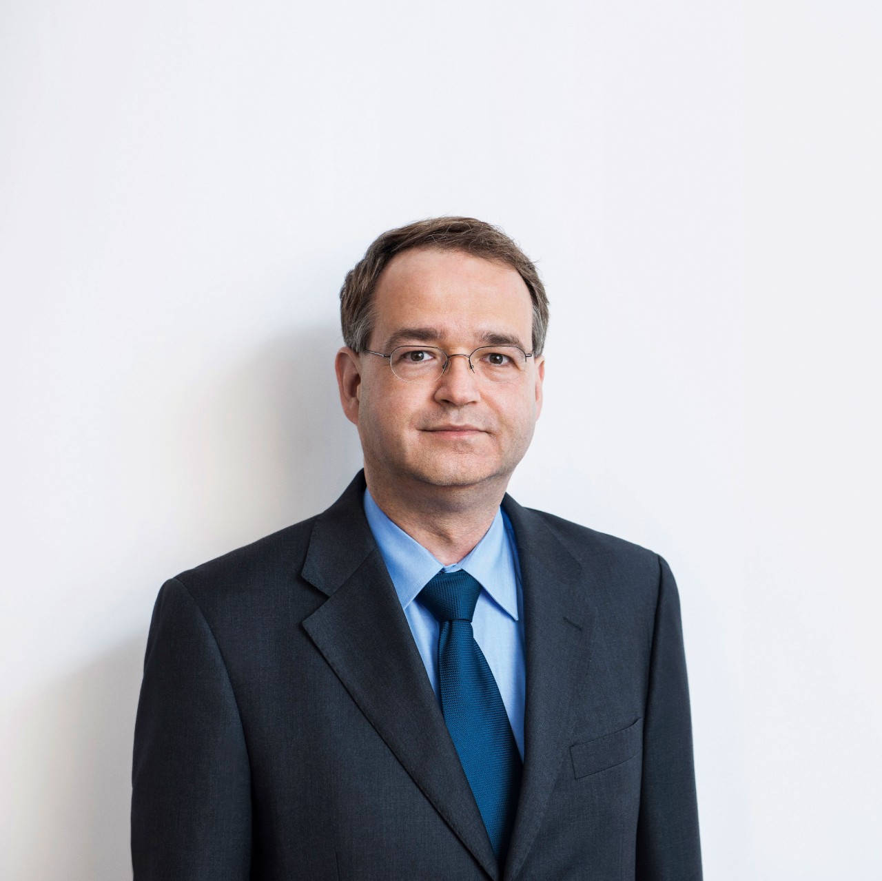 Porträtfoto von Dr.  Jens Gobrecht, Leiter der Europavertretung der Bundesvereinigung Deutscher Apothekerverbände e. V. (ABDA)