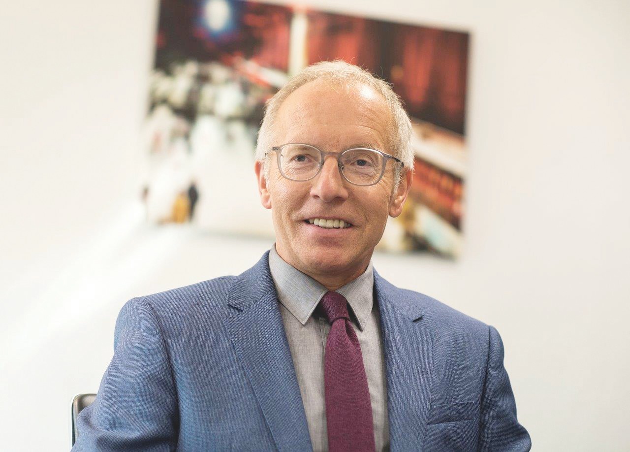 Porträt Prof. Dr. Karl-Rudolf Korte, Politikwissenschaftler an der Universität Duisburg-Essen (UDE) und Direktor der "NRW School of Governance" Porträt Prof. Dr. Karl-Rudolf Korte, Politikwissenschaftler an der Universität Duisburg-Essen (UDE) und Direktor der "NRW School of Governance"