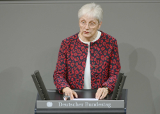 Heike Baehrens (SPD) am Rednerpult im Deutschen Bundestag