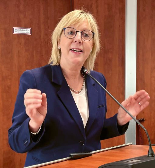 Ulrike Elsner, Vorstandsvorsitzende des vdek, auf der vdek-Mitgliederversammlung Ulrike Elsner, Vorstandsvorsitzende des vdek, auf der vdek-Mitgliederversammlung