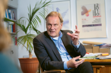Prof. Dr. Stefan Willich,  Direktor des Instituts für Sozialmedizin, Epidemiologie und Gesundheitsökonomie an der Charité – Universitätsmedizin Berlin