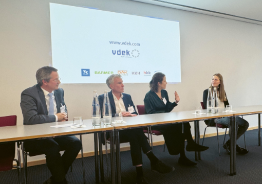 v. l.: Boris von Maydell, Vertreter des vdek-Vorstands, Dr. Dirk Spelmeyer, Vorstandsvorsitzender KV Westfalen-Lippe, Dr. Lina Seitzl MdB, Bundestagsfraktion der SPD, Jule Hörmann, Physician Assistant, Praxis Gesenhues & Partner