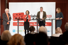 Buchvorstellung mit Dr. Bernard Braun, Universität Bremen, Prof. Dr. Tanja Klenk, Helmut-Schmidt-Universität / Universität der Bundeswehr Hamburg, Uwe Klemens, Verbandsvorsitzender des vdek, Moderatorin Tanja Samrotzki (v. l. n. r.)