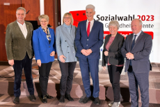 vdek-Verbandsvorsitzender Uwe Klemens, Gundula Roßbach, Präsidentin der DRV Bund, vdek-Vorstandsvorsitzende Ulrike Elsner, Staatssekretär Dr. Rolf Schmachtenberg, Doris Barnett, stellvertretende Bundeswahlbeauftragte für die Sozialversicherungswahlen, Peter Weiß, Bundeswahlbeauftragter für die Sozialversicherungswahlen (v. l. n. r.)