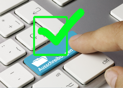 Finger tippt auf Tastatur blaue Taste mit Aufschrift "Ausschreibungen", darüber ein grüner Haken Finger tippt auf Tastatur blaue Taste mit Aufschrift "Ausschreibungen", darüber ein grüner Haken
