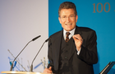 Prof. Wolfgang Huber am Rednerpult Prof. Wolfgang Huber am Rednerpult