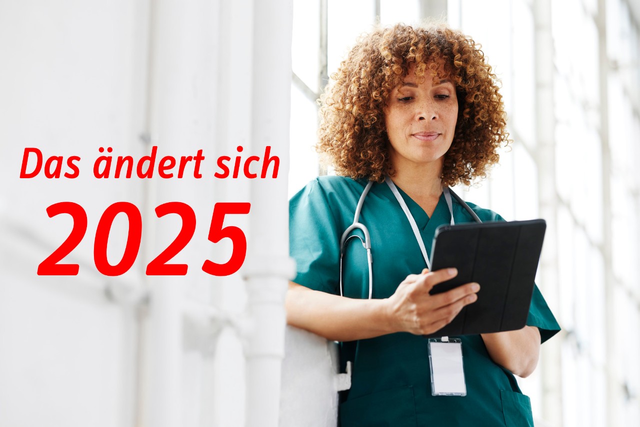 Krankenschwester mit Tablet