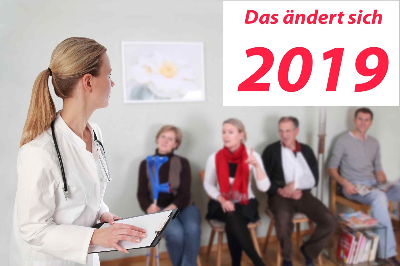 Arztpraxis mit Ärztin und Patienten, Schriftzug: Das ändert sich 2019