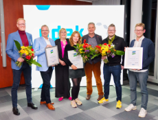 Preisverleihung vdek-Zukunftspreis 2023 (v. l. n. r.): Dr. med. Andreas Lipécz, Jörg Lindenthal (Gesundheitsnetz QuE), vdek-Vorstandsvorsitzende Ulrike Elsner, Franziska Köster (Universität Münster), vdek-Verbandsvorsitzender Uwe Klemens, Martin Horn (AWO Seniorenzentrum Brandenburg), Thomas Diekamp (AWO Bundesverband) ,  