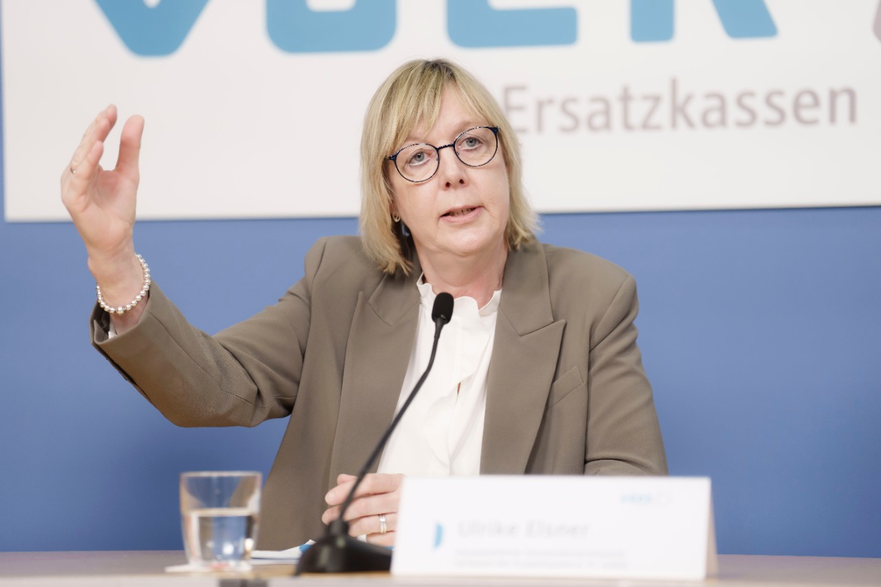  Ulrike Elsner (vdek-Vorstandsvorsitzende) auf der vdek-Neujahrs-Pressekonferenz 2024