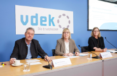 vdek-Verbandsvorsitzender Uwe Klemens, vdek-Vorstandsvorsitzende Ulrike Elsner und vdek-Pressesprecherin Michaela Gottfried (v. l. n. r.)