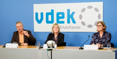 vdek-Verbandsvorsitzender Uwe Klemens, vdek-Vorstandsvorsitzende Ulrike Elsner und vdek-Pressesprecherin Michaela Gottfried (v. l. n. r.)